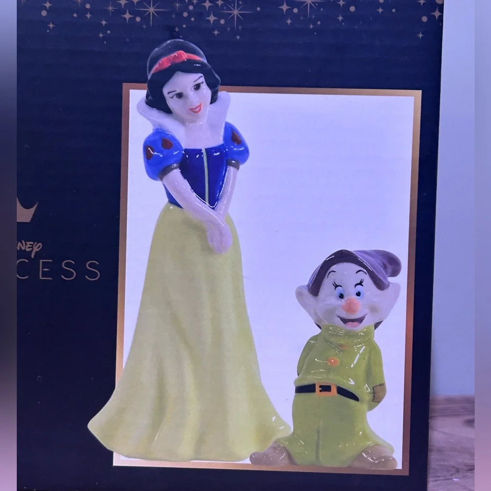 Disney Princess 85th Anniversary Snow White and Dopey Salt & Pepper Shakers NWTS
